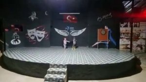 Украинец и Русский вместе веселятся на детской дискотеке в г. Аланья. Киев и Екатеринбург жжёт ;-)