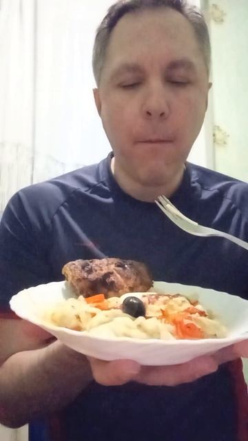 КУШАЮ ШАШЛЫКИ С ЛАПШОЙ ПО ДОМАШНЕМУ смотреть онлайн