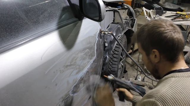 Toyota Corolla рестайлинг - мешаем алюминий со стеклом. Ремонт двери, покраска крыла смотреть онлайн