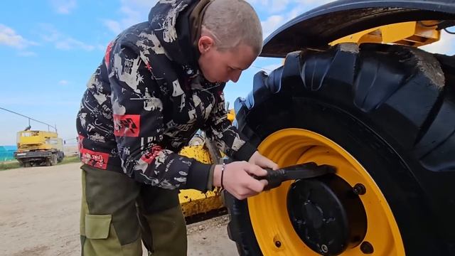 КФХ Идиятуллина | Немного обновили нашу сельхозтехнику | Продолжаем уборку льна и тюкование в рулоны смотреть онлайн