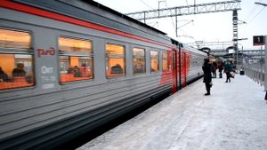 Электропоезда на станции Обухово