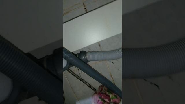 никогда не ставьте гофру к сифону умывальника Если только гофра внутри не Гладкая