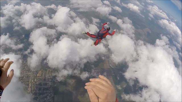 Прыжок с парашютом смотреть онлайн