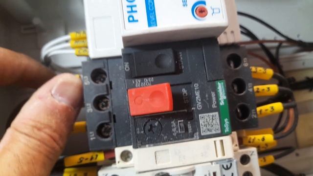 Cuadros eléctricos y automatismos . pequeño cuadro para bomba de pozo. смотреть онлайн