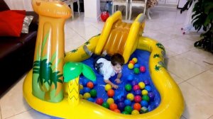 МЯЧИКИ ШОУ Учим Цвета в Бассейне! Для детей и малышей The Ball Show for learning colors