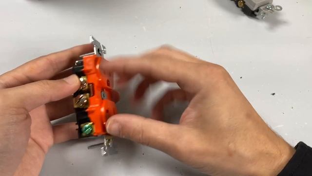 What is the difference between an orange isolated ground outlet and a standard outlet? смотреть онлайн