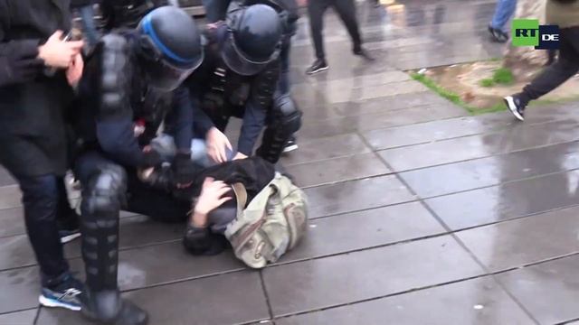 Немец. журналист: ЕВРО лицемеры ругают Россию смотреть онлайн