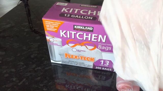 Kirkland Signature Drawstring Kitchen TRW, Trash Bags 13 Gallon 200 Count смотреть онлайн