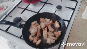 Картошка с мясом - всегда вкусно.