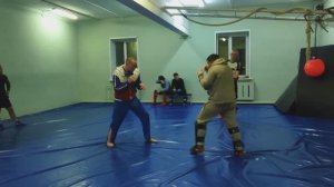 На тренировке лапы спарринги перед Чемпионатом СФО по Универсальному бою