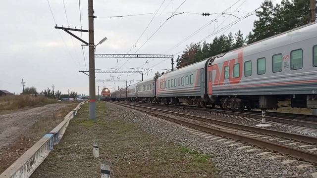встреча эп1м 563 маршрут Москва-Адлер и вл80с 921 с перегоняемыми тэп70 и тэп70БС смотреть онлайн