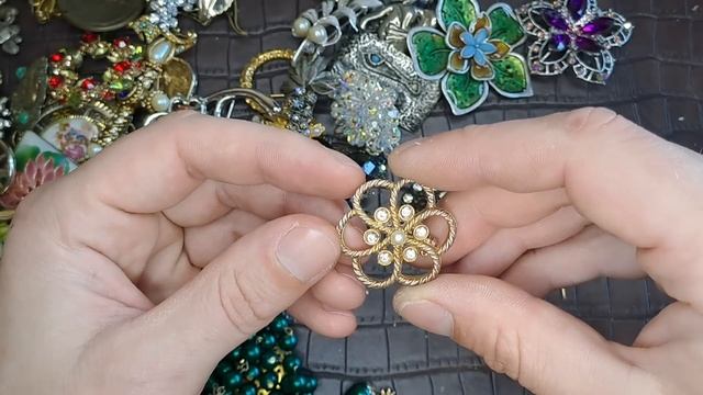 Нашёл антиквариат! Я в шоке среди 2х килограмм винтажной неизвестности попался антиквариат.