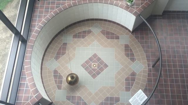 Pendulum from above on university campus смотреть онлайн