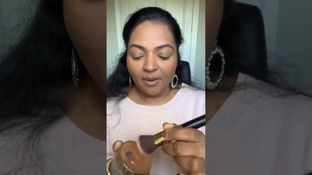 A monochromatic pink look using all BlushSense смотреть онлайн