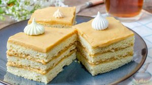 Не ждите праздников! Готовьте уже! МЕДОВЫЕ ПИРОЖНЫЕ С МАСЛЯНЫМ КРЕМОМ И СГУЩЁНКОЙ