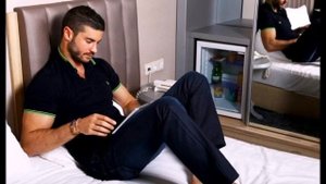 В Мармарисе отдыхает Берк Октай со своей супругой Мерве Шарапчиоглу