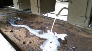 Слив конденсата с главного резервуара при неисправном клапане продувки (ВЛ11)