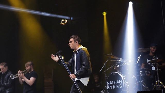 Nathan Sykes performs at Big Gig 2015 смотреть онлайн