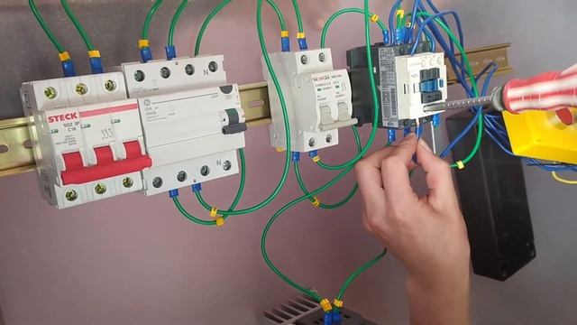 Instalación y programación de un variador Siemens sinamic V20 смотреть онлайн