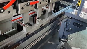 WE67K 63T2500 CNC Electro hydraulic Press Brake with DA52S controller