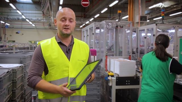 Schneider Electric Smart Factory Plovdiv - Augmented Operator Advisor (EN Narration)