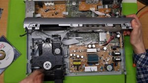 Домашній кінотеатр Sony DAV-DZ250M не читає диски, постійно виїжджає дека, повноцінно не працює.