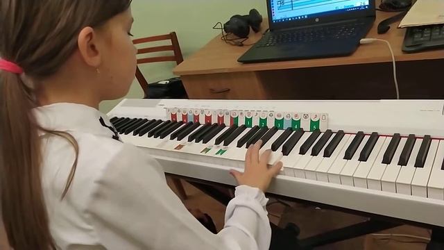 Учимся читать ноты с программой софт Моцарт Маша 9 лет