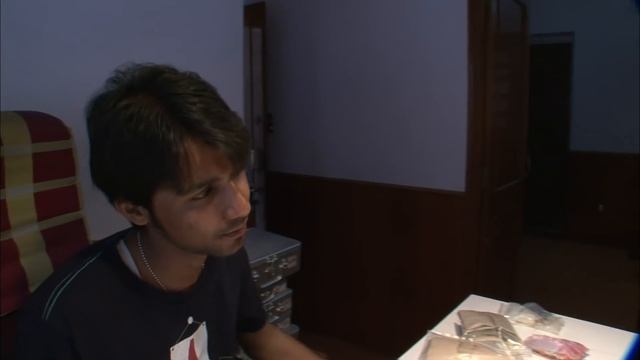 Cette jeune bijoutière française fait du business de pierres précieuses en Inde смотреть онлайн