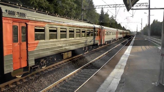 Электропоезд ЭР2Т-7147 платформа Садовая