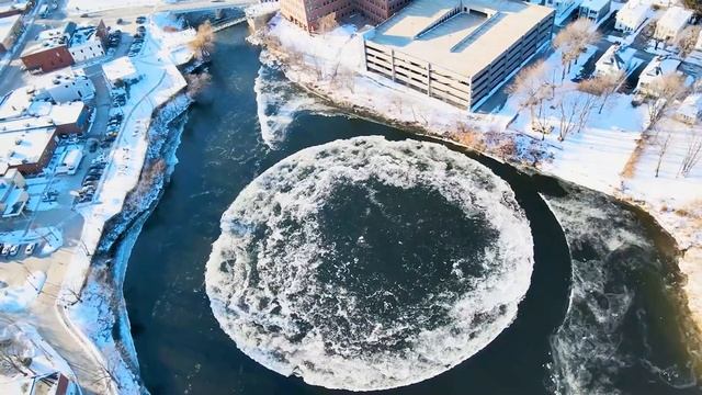 Если Бы Это Видео не Сняли на Дрон, Никто бы не Поверил.

#Развлекательно