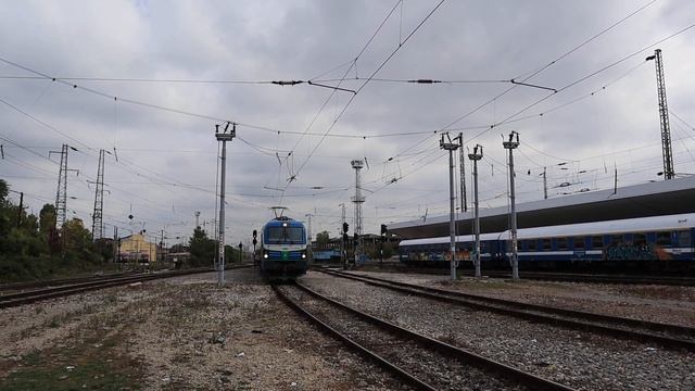 Бързият влак 3622 Бургас - София пристига на Централна гара начело с "Цар Калоян" 80 044... смотреть онлайн