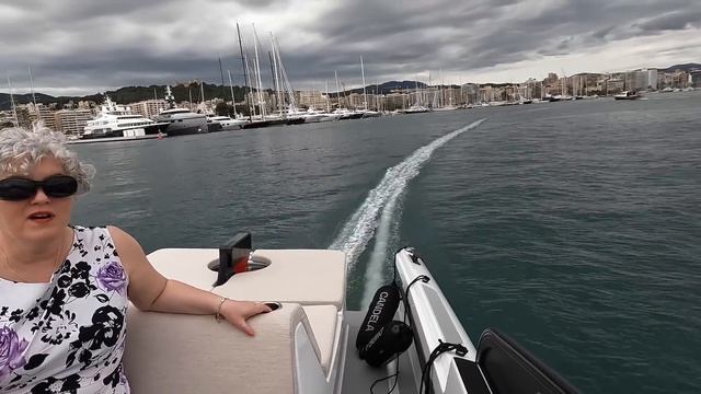 €330,000 hydrofoiling electric boat ride! : Candela C-8
