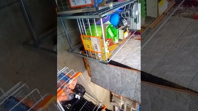 Магазин Дикси. Испорченные овощи и фрукты.