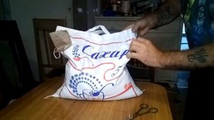 Как открыть мешок с сыпучими продуктами
