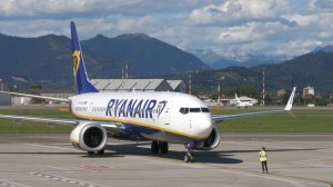 Boeing 737 NG vs. Boeing 737 MAX engine sound comparison - start up, taxiing & takeoff