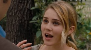 Девушке постоянно что-то пихают в рот из-за ужасного проклятия