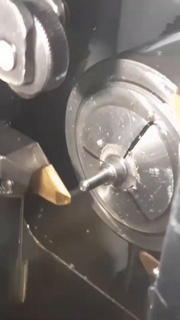 Изготавливаю шпильки из прутка 6 мм, сталь 30хгса #Shorts смотреть онлайн