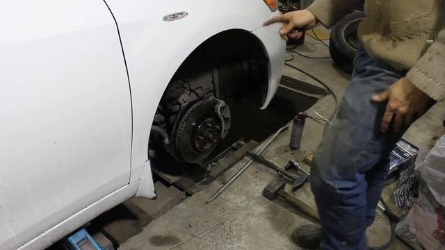 Прикипел тормозной диск - как снять со ступицы? смотреть онлайн