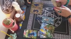 С кем он общается в интернете | Есть ли у него онлайн отношения | Таро гадание #22