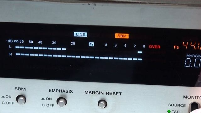 DTC-2000ES修理　北海道の悪質業者　Audiolife　audio_plus21　（ＡＵＤＩＯ☆ＬＩＦＥ）が整備済みと称して出品したDTC-2000ES　44 1kHzで録音