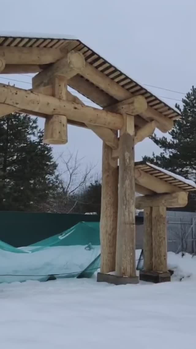 Очень красивая въездная группа из дерева по технологии Post&Beam #рубленыйдом #домизбревна