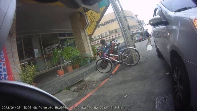 我明明綠燈直行，卻被警察開紅燈右轉?