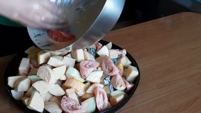 СОЧНАЯ КУРИЦА С ОВОЩАМИ В ДУХОВКЕ | СОЧНАЯ КУРИЦА | КАК ВКУСНО ПРИГОТОВИТЬ КУРИЦУ смотреть онлайн