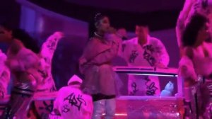 Ariana Grande - 7 rings (Live From The Billboard Music Awads /2019)
