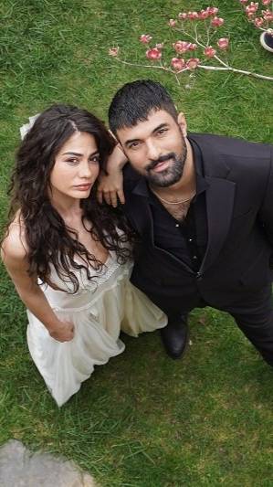 Демет Оздемир и Энгин Акюрек — лучшие актёры года! смотреть онлайн