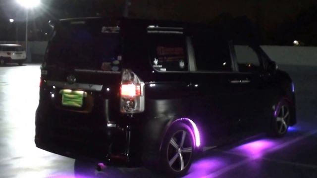 TOYOTA VOXY EL発光サウンドシート＆サウンドLEDテープ/フロントマスク＆アンダーLED смотреть онлайн