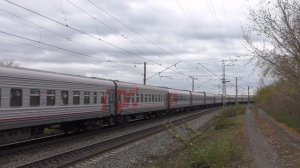 Электровоз 2ЭС6-898 "Синара" с перегоняемыми пассажирскими вагонами.