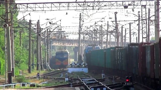 Грузовые поезда | Краматорск | Two freight trains | Kramatorsk смотреть онлайн