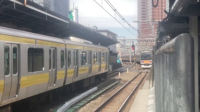 01.03.2023 года.Отправление двух электричек от станции Синдзюку. смотреть онлайн