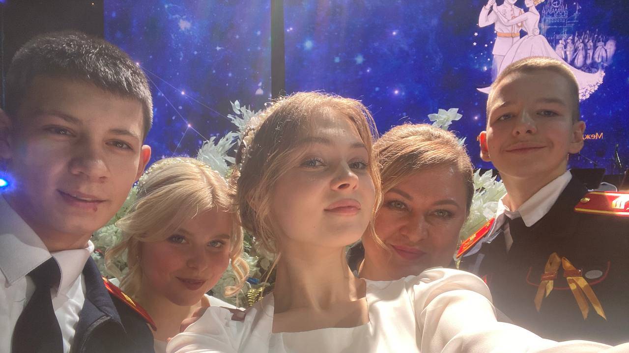 Наша поездка на Международный Кремлевский благотворительный кадетский бал смотреть онлайн